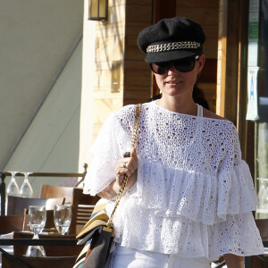 Laeticia Hallyday à la sortie d'un déjeuner à Beverly Hills le 24 février 2012.