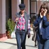 Exclusif - Laeticia Hallyday en séance shopping avec Caroline de Maigret et sa grand-mère, à Los Angeles le 2 avril 2012.