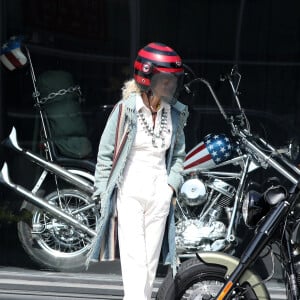 Exclusif - Laeticia Hallyday fait une grande virée sur les Harley-Davidson de Johnny avec Pierre Billon, Philippe Fatien et Fabrice Le Ruyet (mari d'Anne Marcassus) à Los Angeles le 28 septembre 2018.