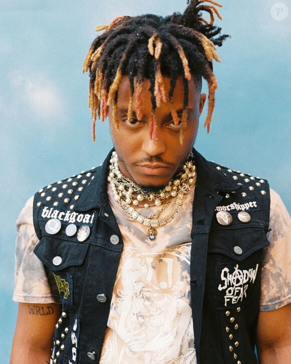 L'artiste Juice Wrld est décédé subitement à l'âge de 21 ans, le 8 décembre 2019, succombant à un malaise cardiaque.