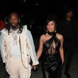 Offset fête son anniversaire (28 ans) avec sa femme Cardi B dans un club de striptease à Los Angeles. Offset est arrivé avec un énorme sac rempli de billets de 1 dollars et les distribues aux stripteaseuses. L'ambiance est chaude! Le 13 décembre 2019