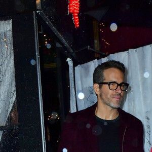 Exclusif - Blake Lively et son mari Ryan Reynolds sont allés fêter l'anniversaire de T.Swift (30 ans) au restaurant Oscar Wilde à New York, le 14 décembre 2019