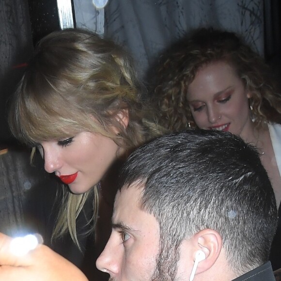 Taylor Swift arrive avec des amis à l'after party de la soirée Jingle Ball 2019 à New York, le 13 décembre 2019