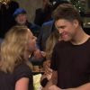 Scarlett Johansson et son fiancé Colin Jost dans l'émission Saturday Night Live, le 14 décembre 2019.