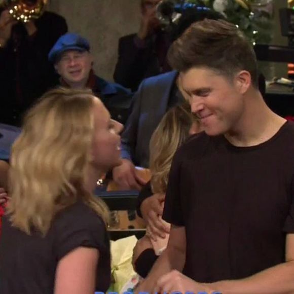 Scarlett Johansson et son fiancé Colin Jost dans l'émission Saturday Night Live, le 14 décembre 2019.