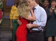 Scarlett Johansson : Doux baiser et déclaration à son fiancé Colin Jost au SNL