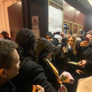 Exclusif - Vanessa Paradis et son mari Samuel Benchetrit à la sortie du Casino de Paris où Vanessa donnait vendredi soir son dernier concert. Paris le 13 décembre 2019