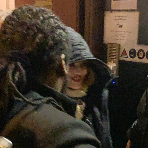 Exclusif - Vanessa Paradis et son mari Samuel Benchetrit à la sortie du Casino de Paris où Vanessa donnait vendredi soir son dernier concert. Paris le 13 décembre 2019