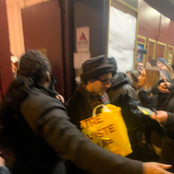 Exclusif - Vanessa Paradis et son mari Samuel Benchetrit à la sortie du Casino de Paris où Vanessa donnait vendredi soir son dernier concert. Paris le 13 décembre 2019