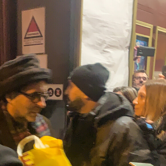 Exclusif - Vanessa Paradis et son mari Samuel Benchetrit à la sortie du Casino de Paris où Vanessa donnait vendredi soir son dernier concert. Paris le 13 décembre 2019