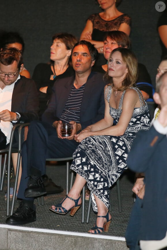 Vanessa Paradis et son compagnon Samuel Benchetrit posent ensemble lors de la première du film "Chien" au 70 ème festival du film de "Locarno" le 7 août 2017