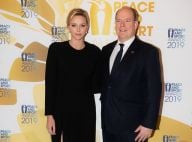 Charlene de Monaco : Robe fendue et jolies perles au bras du prince Albert