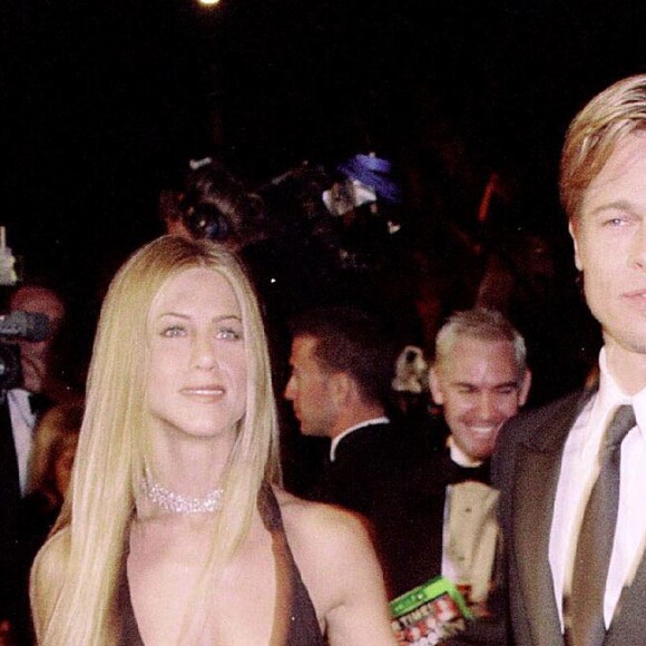Jennifer Aniston et Brad Pitt à la soirée Vanity Fair pour les Oscars, à Los Angeles, en 2000.