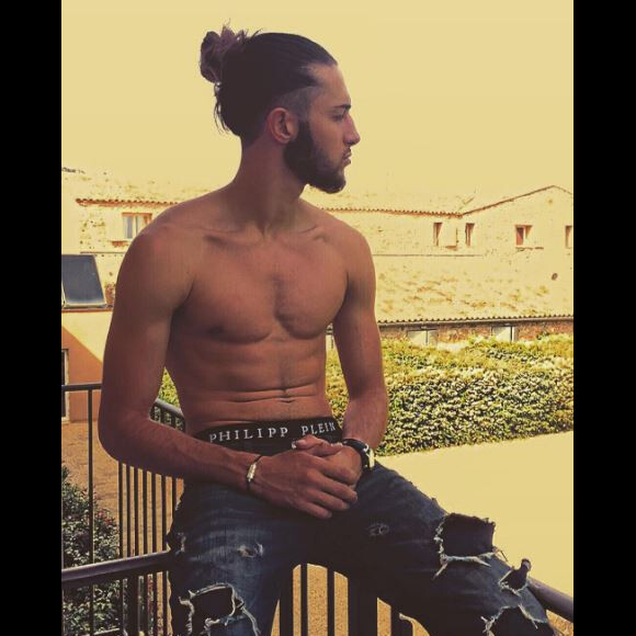 Tarek Benattia des "Anges 8" torse nu sur Instagram