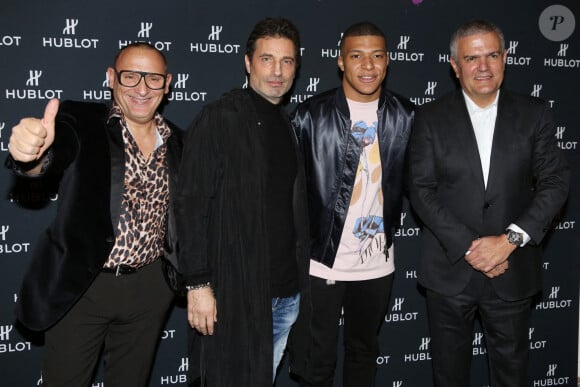 Marc Ferrero, Richard Orlinski, Kylian Mbappé et Ricardo Guadalupe assistent à la soirée "Hublot Loves Art" organisée par Hublot, à la Fondation Louis Vuitton. Paris, le 16 décembre 2019.