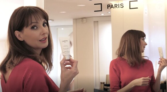 Frédérique Bel nous invite à découvrir sa routine beauté et ses moments bien-être à la Maison de Beauté Carita, en décembre 2019.