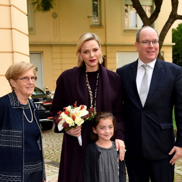 Le prince Albert II de Monaco et la princesse Charlène de Monaco lors de la remise des cadeaux de Noël à la Croix Rouge Monégasque à Monaco le 18 décembre 2019. © Bruno Bebert / Pool Monaco / Bestimage