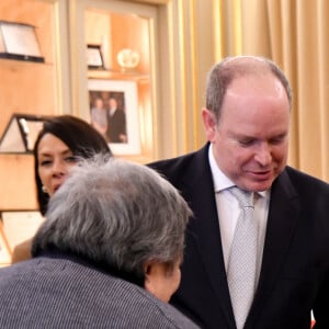 Le prince Albert II de Monaco et la princesse Charlène de Monaco lors de la remise des cadeaux de Noël à la Croix Rouge Monégasque à Monaco le 18 décembre 2019. © Bruno Bebert / Pool Monaco / Bestimage