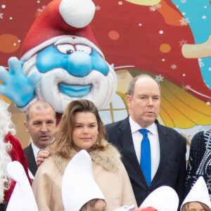 Distribution de cadeaux de Noël au palais princier de Monaco avec le prince Albert, la princesse Charlene, Louis Ducruet et Camille Gottlieb, le 18 décembre 2019.