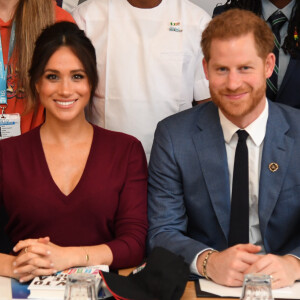 Le prince Harry, duc de Sussex, et Meghan Markle, duchesse de Sussex, participent à une réunion sur l'égalité des genres avec les membres du Queen's Commonwealth Trust et du sommet One Young World au château de Windsor, le 25 octobre 2019.