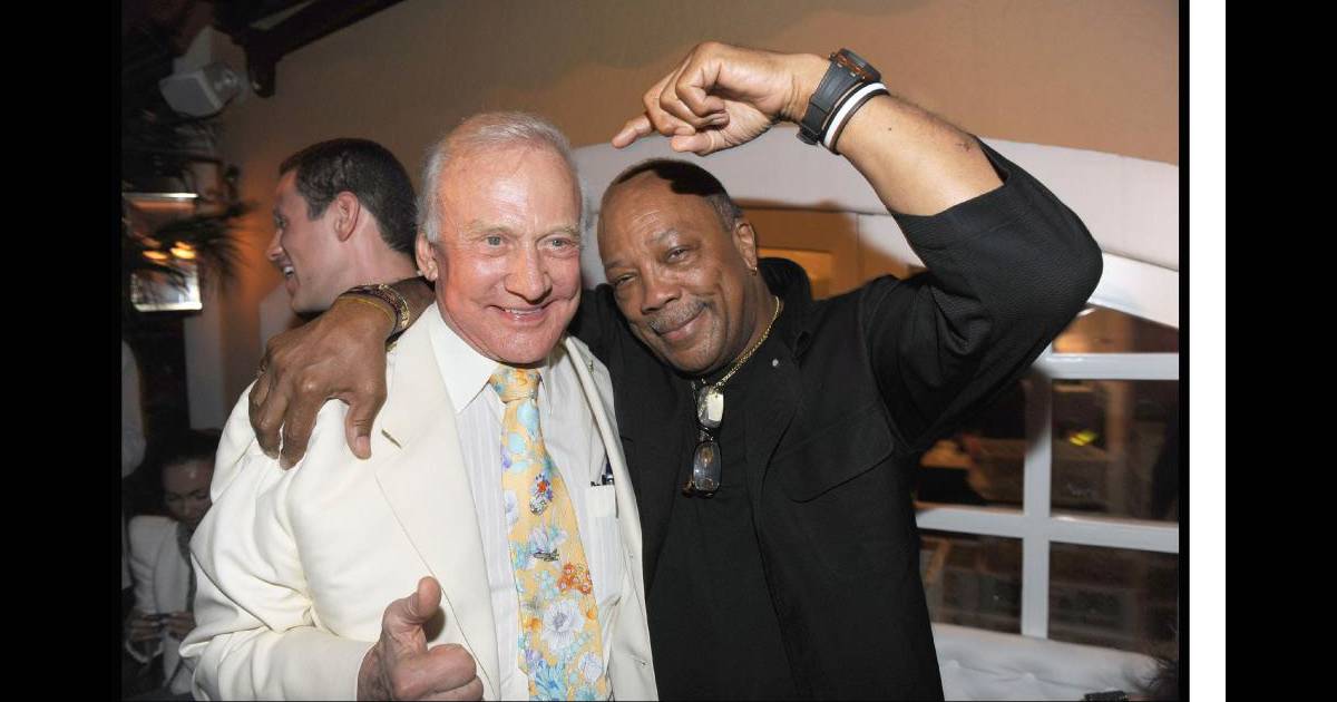 Quincy Jones et Buzz Aldrin à l'Hôtel Byblos de SaintTropez. 28/07/09 Purepeople