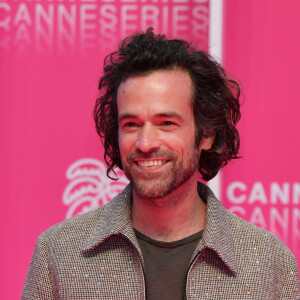 Romain Duris au photocall de la soirée d'ouverture de la 2ème édition du "Canneseries" au palais des Festivals à Cannes, France, le 5 avril 2019. © Bruno Bébert/Bestimage