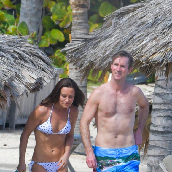 Pippa Middleton et son mari James Matthews - Pippa Middleton se baigne dans les eaux bleues de Saint Barthélemy avec sa famille le 25 décembre 2019.