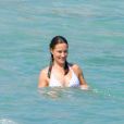 Pippa Middleton se baigne dans les eaux bleues de Saint Barthélemy avec sa famille le 25 décembre 2019.