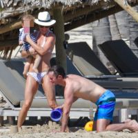 Pippa Middleton à St-Bart : bikini, abdos et pâtés de sable avec son fils Arthur