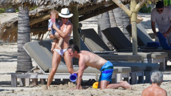 Pippa Middleton à St-Bart : bikini, abdos et pâtés de sable avec son fils Arthur