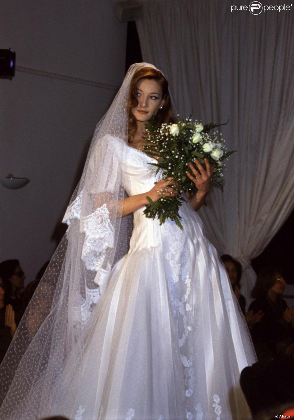 Sur Les Podiums De La Fashion Week Italienne Carla Bruni Chosit