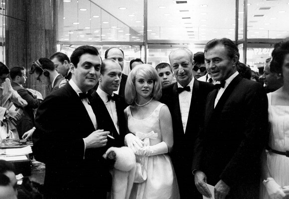 Archives - Sue Lyon, la Lolita de Stanley Kubrick, est morte à 73 ans. Ici avec Stanley Kubrick, James B. Harris, James Mason 27/12/2019 - Los Angeles