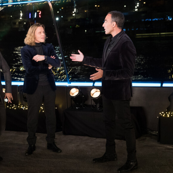 Exclusif - Malik Bentahla, Alex Lutz, Nikos Aliagas - Enregistrement de l'émission "Toute la musique qu'on aime", qui sera diffusée le 31 décembre sur TF1, sur la péniche "Crystal II" à Paris. Le 9 décembre 2019 © Cyril Moreau / Bestimage