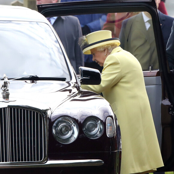 La reine Elizabeth II repart, le 29 décembre 2019 à Sandringham, après la messe en l'église Sainte-Marie-Madeleine. © Imago / Panoramic / Bestimage