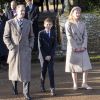 Le prince Edward avec ses enfants James, vicomte Severn, et Lady Louise Windsor le 25 décembre 2019 à Sandringham pour la messe de Noël. Louise, 16 ans, portait un manteau Stella McCartney appartenant à sa mère, la comtesse Sophie de Wessex.