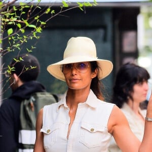Exclusif - Padma Lakshmi se balade lors d'une belle journée ensoleillée à New York City, New York, Etats-Unis, le 24 avril 2019.