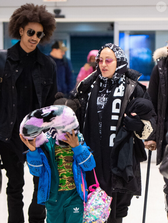 Madonna et son compagnon Ahlamalik Williams à l'aéroport de New York le 27 décembe 2019. 