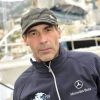 Mike Horn à Monaco devant son voilier le Pangaea, le 13 décembre 2012.