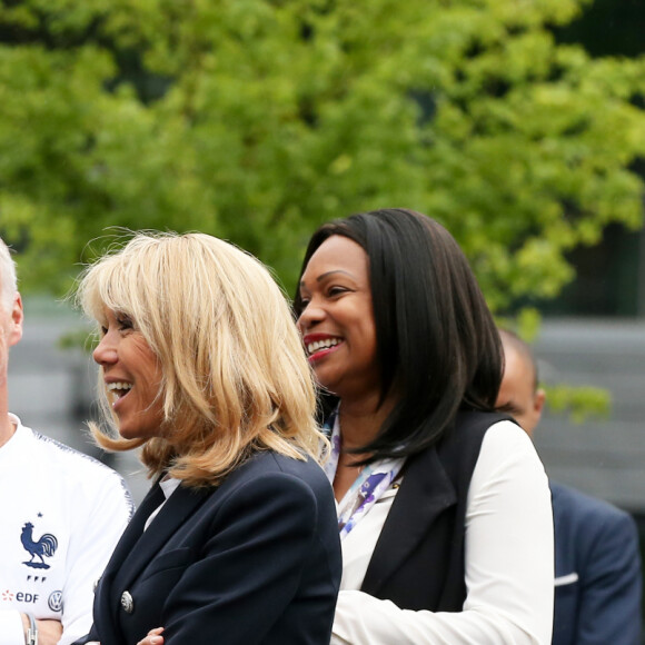 Hugo Lloris, capitaine de l'équipe de France de football, Didier Deschamps, sélectionneur de l'équipe de France de Football, Brigitte Macron, Laura Flessel, ministre des sports - Le président et son épouse rencontrent les joueurs de l'équipe de France de football qui participeront à la coupe du monde au centre de Clairefontaine le 5 juin 2018. © Dominique Jacovides / Cyril Moreau / Bestimage