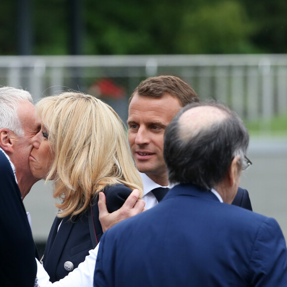 Didier Deschamps, sélectionneur de l'équipe de France de Football, Brigitte Macron, le président Emmanuel Macron - Le président et son épouse rencontrent les joueurs de l'équipe de France de football qui participeront à la coupe du monde au centre de Clairefontaine le 5 juin 2018. © Dominique Jacovides / Cyril Moreau / Bestimage