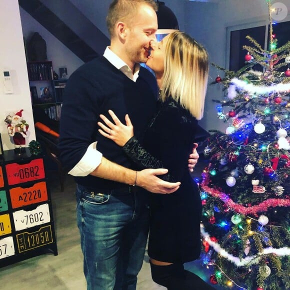 Emilie de "Koh-Lanta" avec son fiancé Thibaud à Noël, le 24 décembre 2019