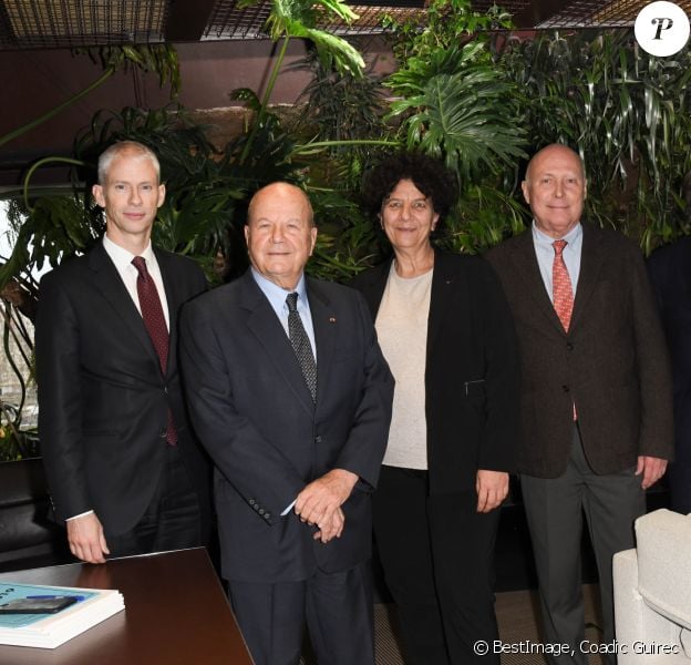 Exclusif - Franck Riester (ministre de la Culture), Marc Ladreit de Lacharrière, Frédérique Vidal (Ministre de l'Enseignement supérieur, de la Recherche et de l' Innovation), Stéphane Martin et Marc Hellegouarch - Signature de la donation de Marc Ladreit de Lacharrière au Musée du quai Branly à Paris le 19 décembre 2019. © Coadic Guirec/Bestimage