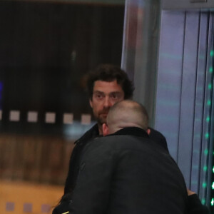 Exclusif - Laeticia Hallyday et son compagnon Pascal Balland - Laeticia Hallyday, son compagnon et toute la famille arrivent à l'aéroport de Paris-Orly après avoir passé des vacances et le nouvel An à Marrakech au Maroc, à Orly, France, le 3 janvier 2020.