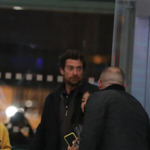 Exclusif - Laeticia Hallyday, ses filles Jade et Joy, Pascal Balland - Laeticia Hallyday, son compagnon et toute la famille arrivent à l'aéroport de Paris-Orly après avoir passé des vacances et le nouvel An à Marrakech au Maroc, à Orly, France, le 3 janvier 2020.