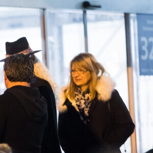 Exclusif - Laeticia Hallyday, ses filles Jade et Joy, Pascal Balland, Madeleine, la fille de Pascal Balland et Carl, chauffeur et garde du corps - Laeticia Hallyday, son compagnon et toute la famille arrivent à l'aéroport de Paris-Orly après avoir passé des vacances et le nouvel An à Marrakech au Maroc, à Orly, France, le 3 janvier 2020.
