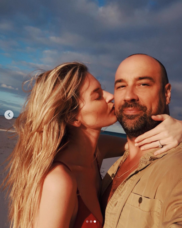 Le top model Martha Hunt s'est fiancé à son chéri, le photographe Jason Mcdonald. Janvier 2020.
