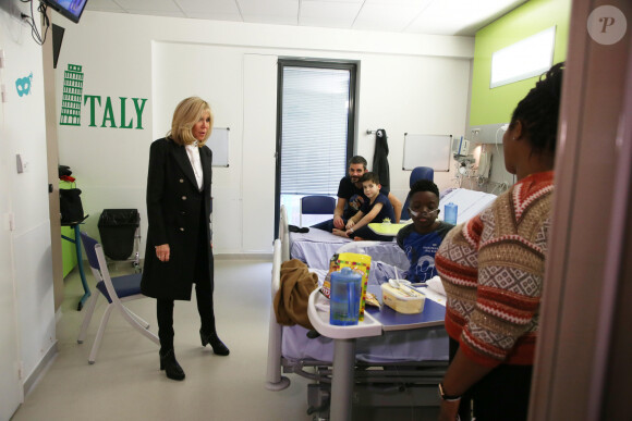 Brigitte Macron (Présidente de la Fondation Hôpitaux de Paris-Hôpitaux de France) lors du lancement de la 31ème édition de l'opération Pièce Jaunes au Centre Hospitalier Régional d'Orléans le 8 janvier 2020.© Dominique Jacovides / Bestimage