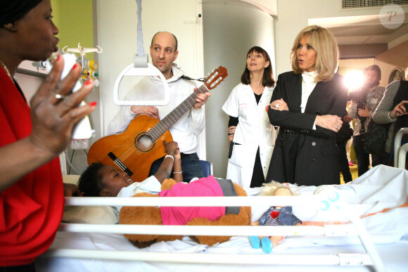 Brigitte Macron (Présidente de la Fondation Hôpitaux de Paris-Hôpitaux de France) lors du lancement de la 31ème édition de l'opération Pièce Jaunes au Centre Hospitalier Régional d'Orléans le 8 janvier 2020. © Dominique Jacovides / Bestimage