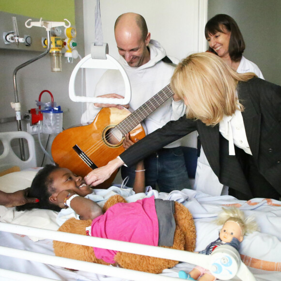 Brigitte Macron (Présidente de la Fondation Hôpitaux de Paris-Hôpitaux de France) lors du lancement de la 31ème édition de l'opération Pièce Jaunes au Centre Hospitalier Régional d'Orléans le 8 janvier 2020. © Dominique Jacovides / Bestimage