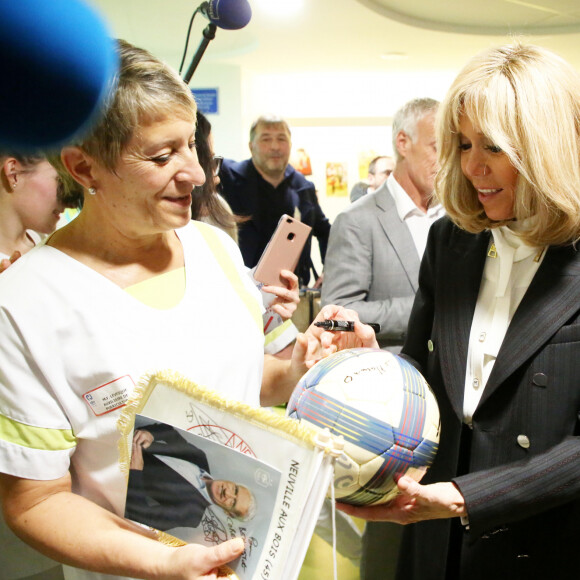Brigitte Macron (Présidente de la Fondation Hôpitaux de Paris-Hôpitaux de France) lors du lancement de la 31ème édition de l'opération Pièce Jaunes au Centre Hospitalier Régional d'Orléans le 8 janvier 2020. © Dominique Jacovides / Bestimage